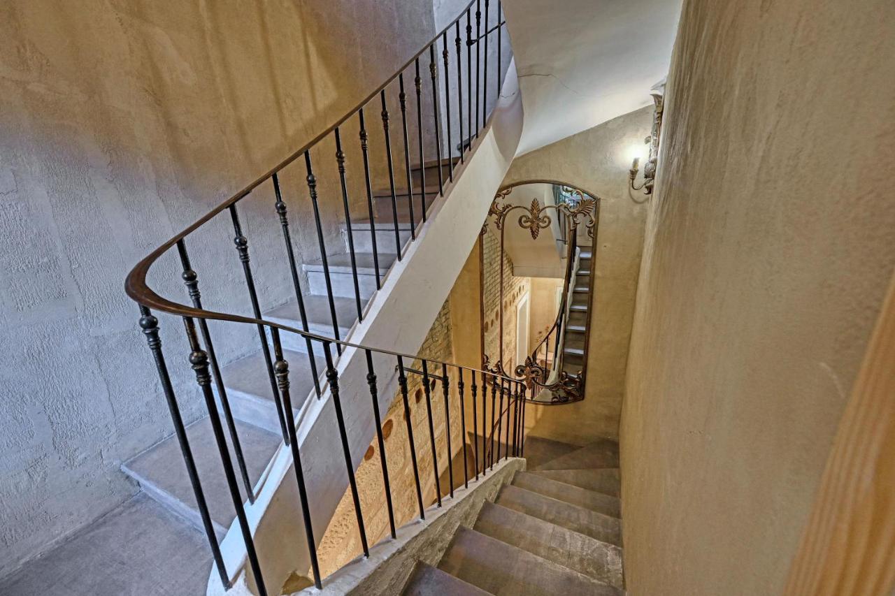 Au Coeur Des Papes, Dans Batisse De Charme Studios & Appartements En Coeur De Ville Avignon Kültér fotó