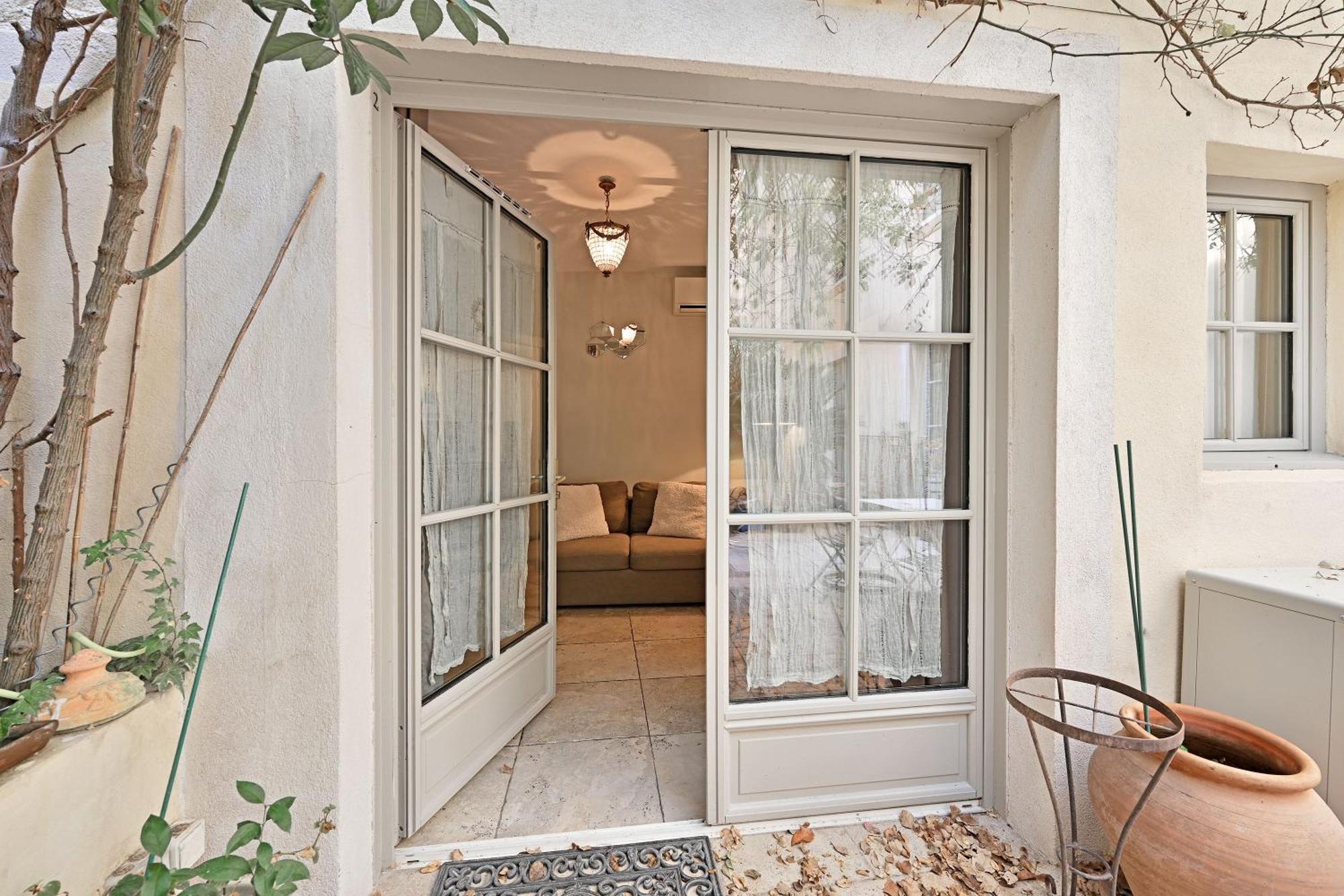 Au Coeur Des Papes, Dans Batisse De Charme Studios & Appartements En Coeur De Ville Avignon Kültér fotó